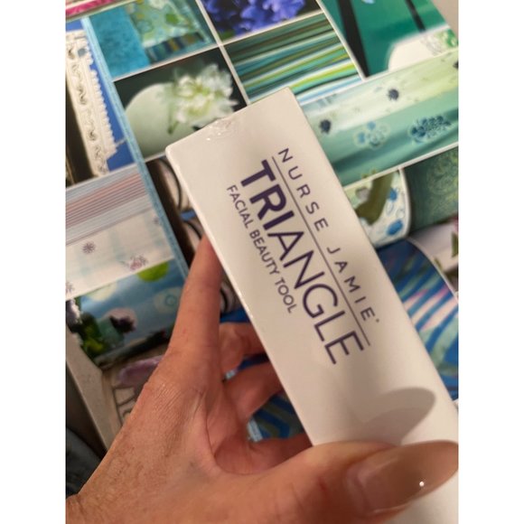 Nurse Jamie Triangle Facial Beauty Tool NIB - Picture 3 of 6